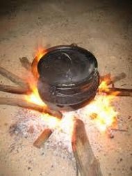 chuckwagon oven in campfire